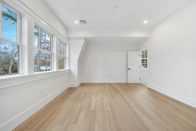 222 Grove St, Wellesley, MA 02482