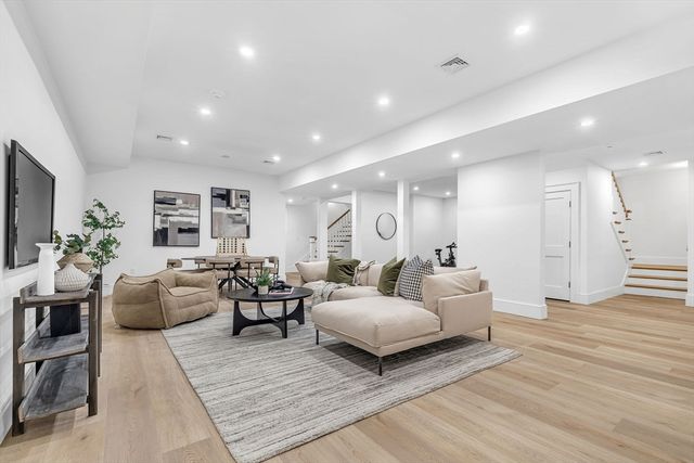 222 Grove St, Wellesley, MA 02482