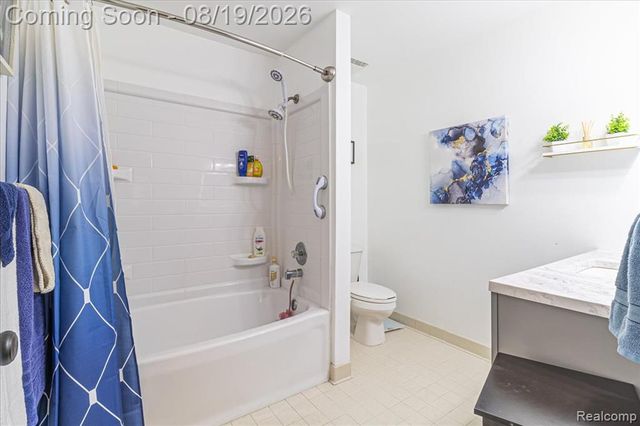 4929 Harbor Point Drive, Waterford, MI 48329