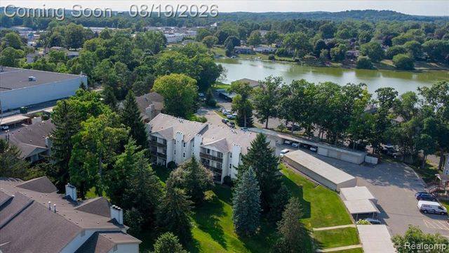 4929 Harbor Point Drive, Waterford, MI 48329