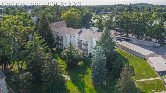 4929 Harbor Point Drive, Waterford, MI 48329