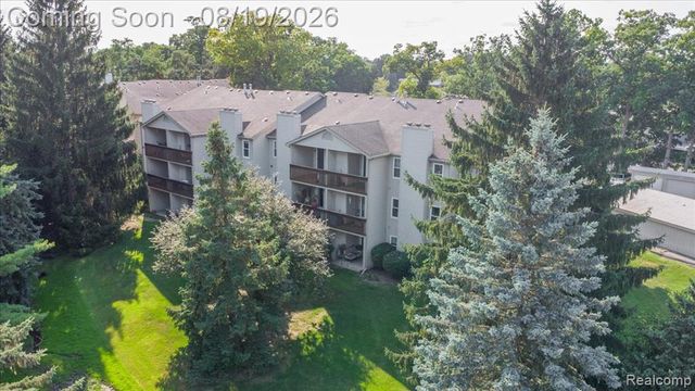4929 Harbor Point Drive, Waterford, MI 48329