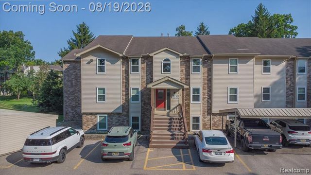 4929 Harbor Point Drive, Waterford, MI 48329