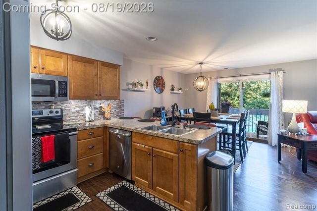 4929 Harbor Point Drive, Waterford, MI 48329