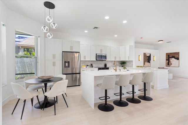 7102 Prado Lake Drive, Delray Beach, FL 33446