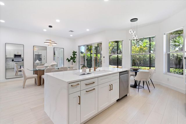 7102 Prado Lake Drive, Delray Beach, FL 33446