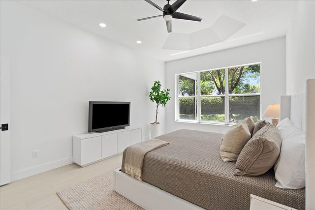 7102 Prado Lake Drive, Delray Beach, FL 33446