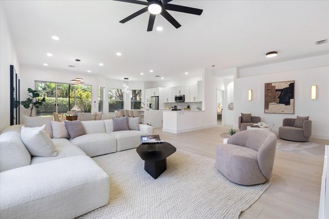 7102 Prado Lake Drive, Delray Beach, FL 33446