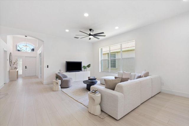 7102 Prado Lake Drive, Delray Beach, FL 33446