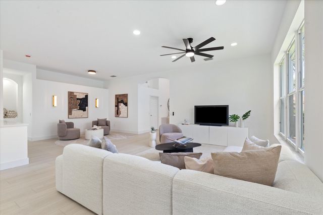 7102 Prado Lake Drive, Delray Beach, FL 33446