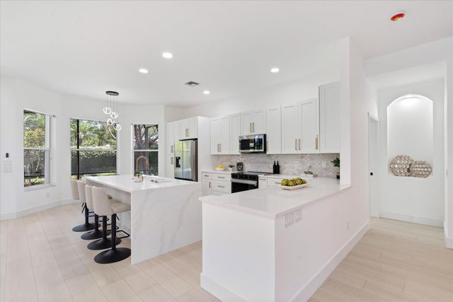 7102 Prado Lake Drive, Delray Beach, FL 33446