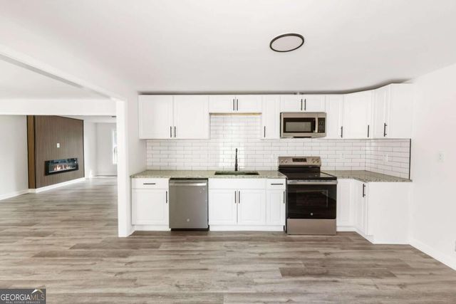 8859 Thomas Road, Jonesboro, GA 30238