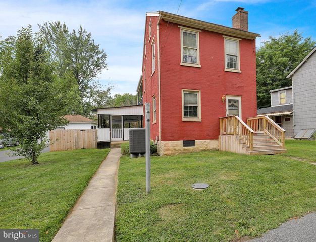 26 S SCHUYLKILL AVE, Leesport, PA 19533