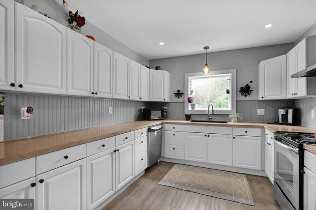 26 S SCHUYLKILL AVE, Leesport, PA 19533