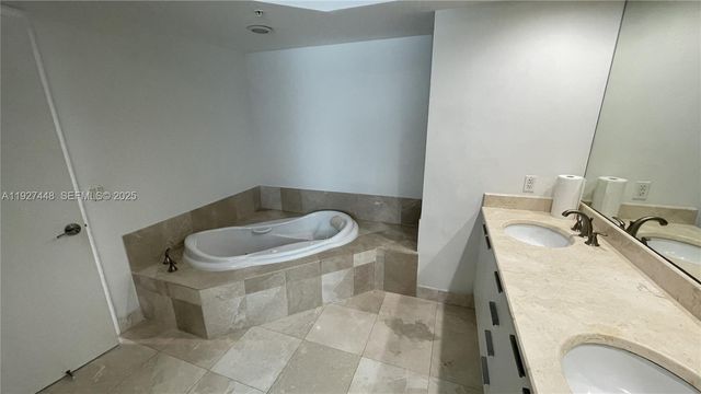 14951 Royal Oaks Ln 1901, North Miami, FL 33181