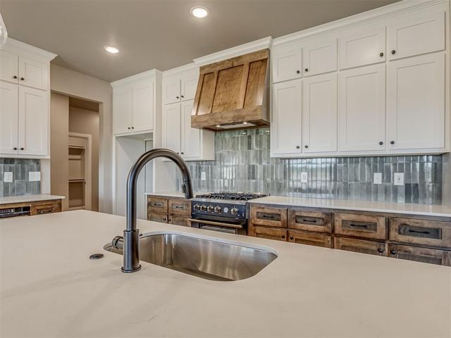 623 Honey Springs Lane, Shawnee, OK 74804