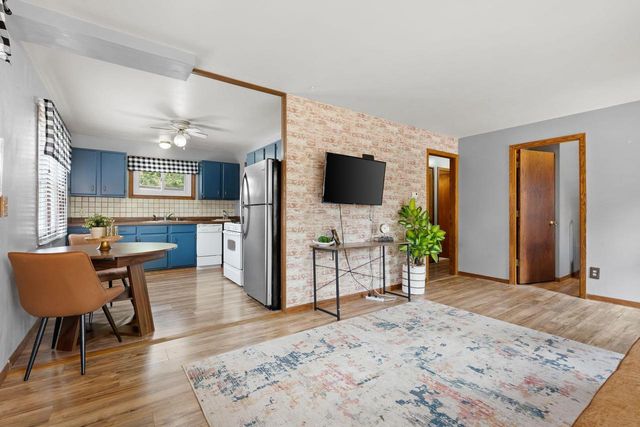 1818 E COLLEGE AVENUE, Appleton, WI 54915
