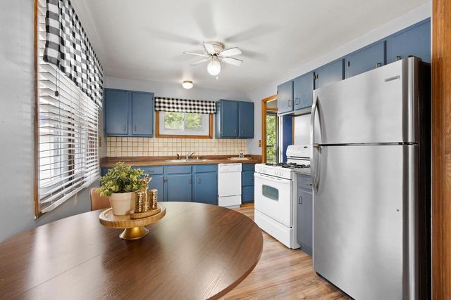 1818 E COLLEGE AVENUE, Appleton, WI 54915