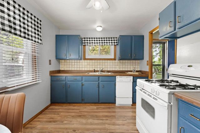 1818 E COLLEGE AVENUE, Appleton, WI 54915