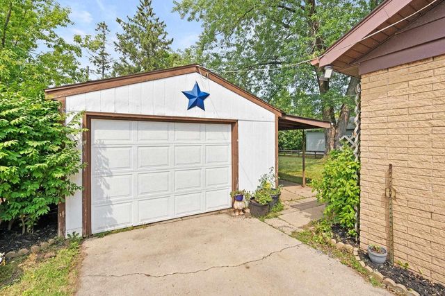 1818 E COLLEGE AVENUE, Appleton, WI 54915