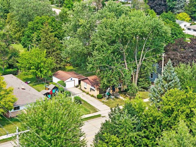 1818 E COLLEGE AVENUE, Appleton, WI 54915