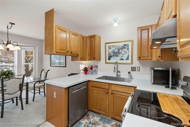 882 Natures Cove Court, Wixom, MI 48393