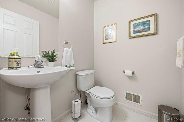 882 Natures Cove Court, Wixom, MI 48393