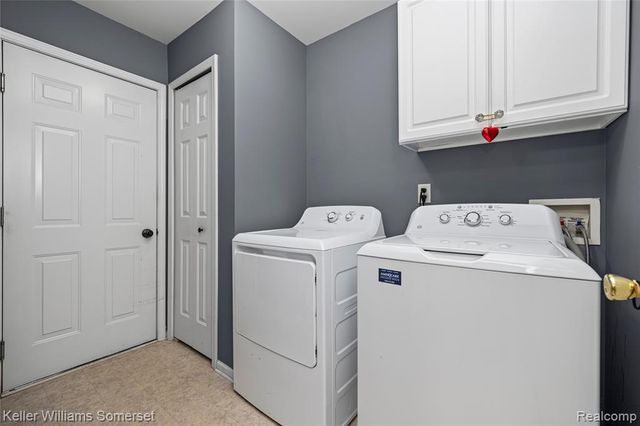 882 Natures Cove Court, Wixom, MI 48393