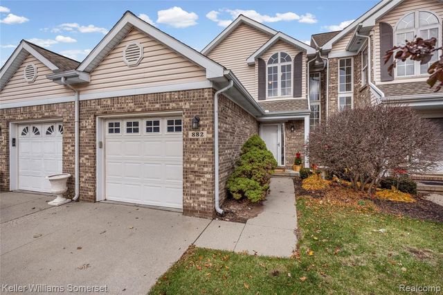 882 Natures Cove Court, Wixom, MI 48393