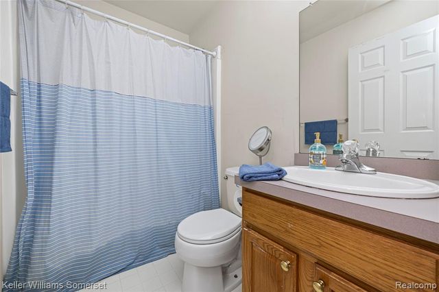 882 Natures Cove Court, Wixom, MI 48393