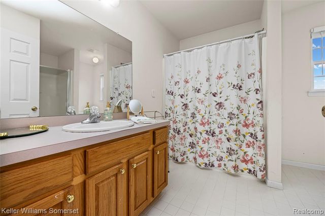 882 Natures Cove Court, Wixom, MI 48393