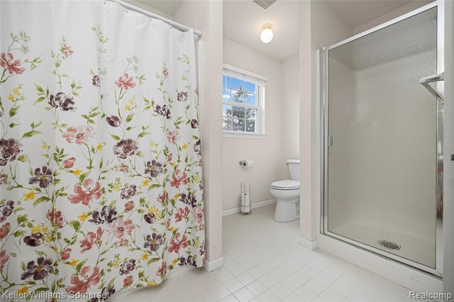 882 Natures Cove Court, Wixom, MI 48393