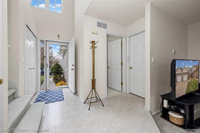 882 Natures Cove Court, Wixom, MI 48393