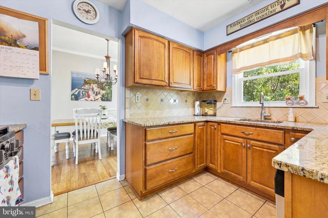 6 FREEDOM PL, Sewell, NJ 08080