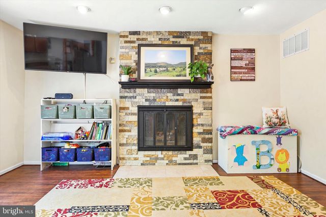 6 FREEDOM PL, Sewell, NJ 08080