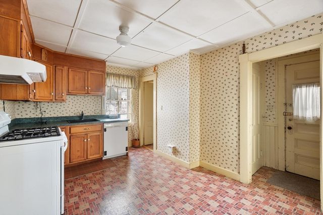 30 Breed Street, Lynn, MA 01902