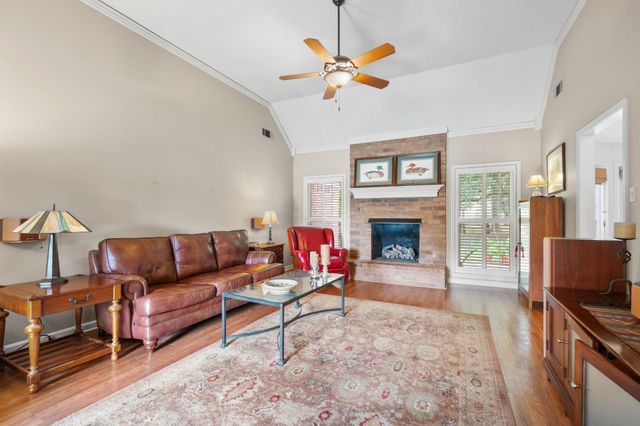 3320 PATRICIA ELLEN DR, Bartlett, TN 38133