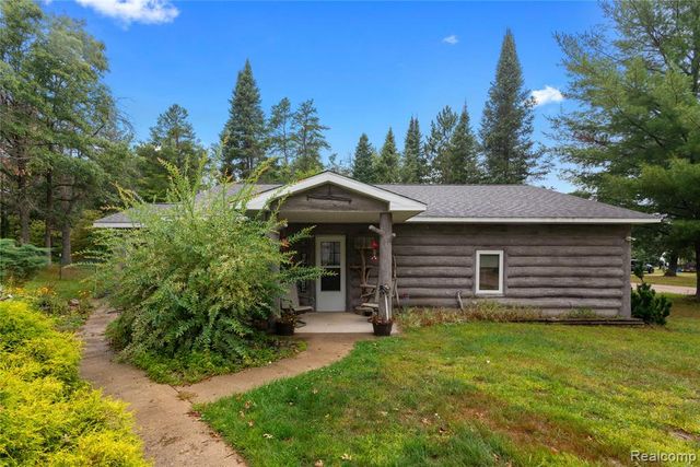 322 E Pere Cheney Road, Roscommon, MI 48653