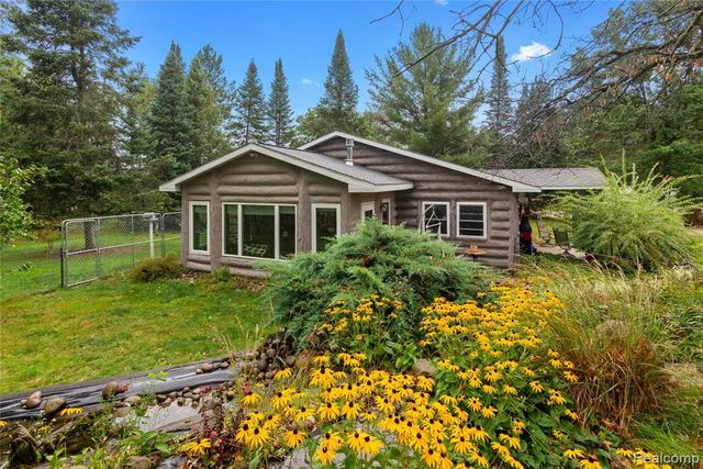 322 E Pere Cheney Road, Roscommon, MI 48653