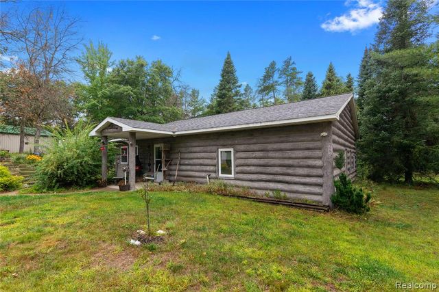 322 E Pere Cheney Road, Roscommon, MI 48653