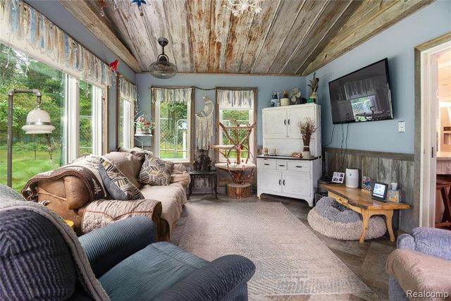 322 E Pere Cheney Road, Roscommon, MI 48653