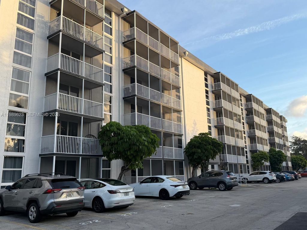 16950 W Dixie Hwy A-228 Hwy A228, North Miami Beach, FL 33160