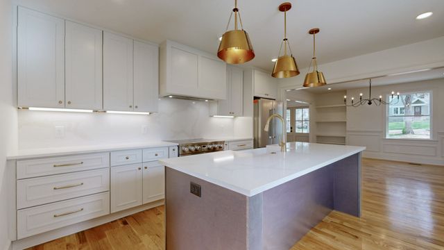 610 Skyview Dr, Nashville, TN 37206