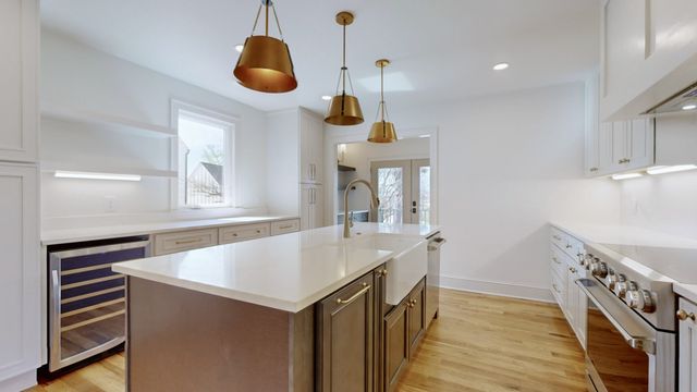 610 Skyview Dr, Nashville, TN 37206