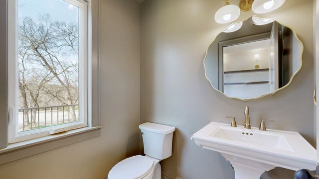 610 Skyview Dr, Nashville, TN 37206