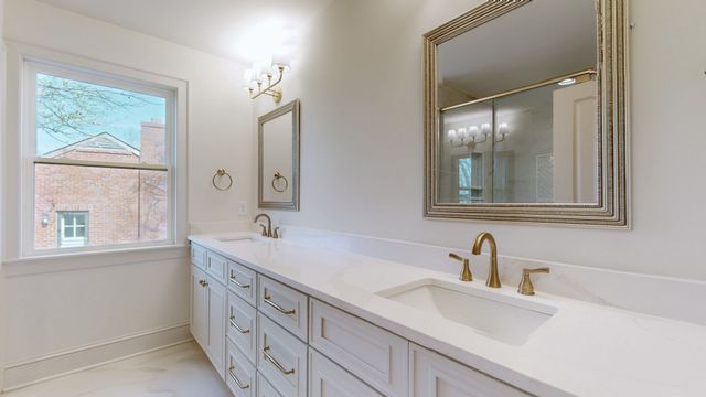 610 Skyview Dr, Nashville, TN 37206