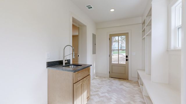 610 Skyview Dr, Nashville, TN 37206