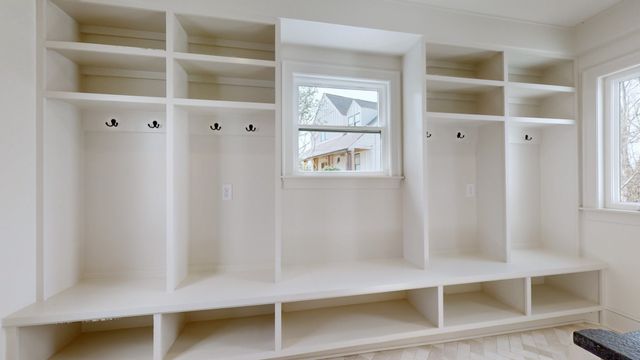 610 Skyview Dr, Nashville, TN 37206