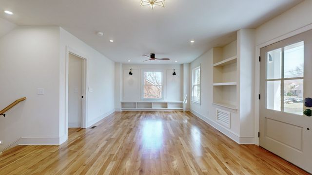 610 Skyview Dr, Nashville, TN 37206