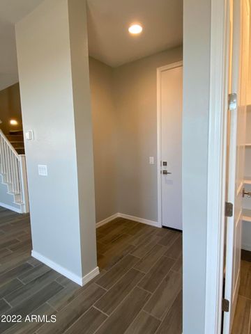 9336 E Static Avenue, Mesa, AZ 85212